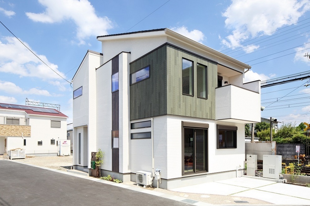 ロハスガーデン久津川駅