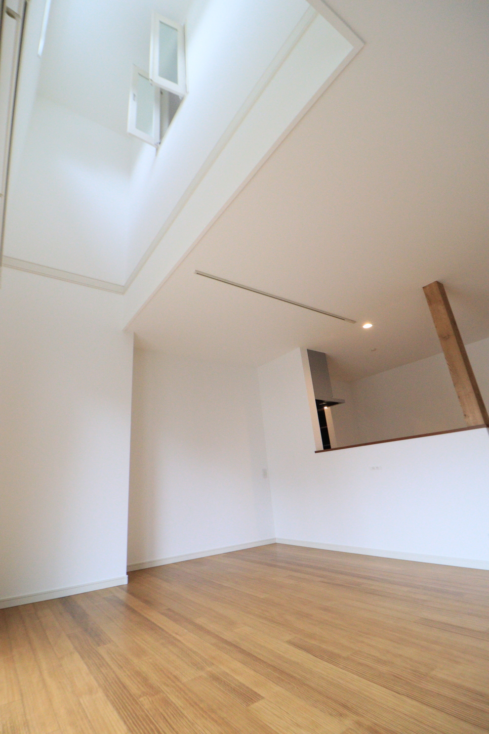 吹き抜けのあるリビングで心地よさの広がる空間