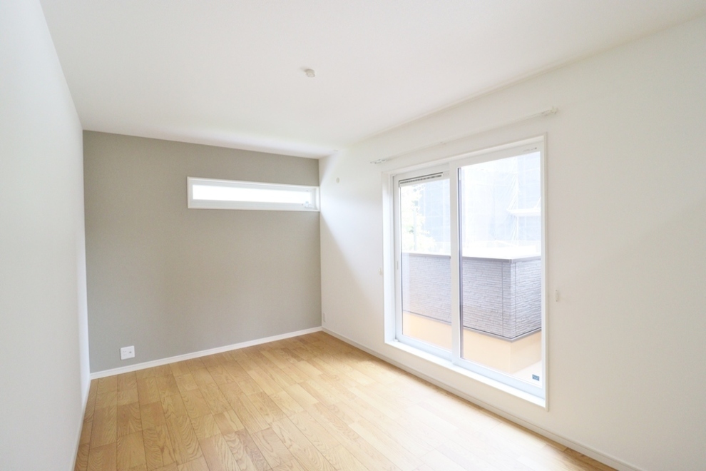 スケルトン階段×吹抜けで明るいリビング