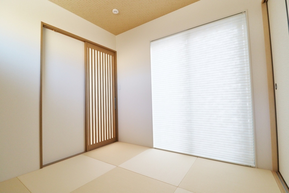 柔らかな光が差し込む家族が集うおうち