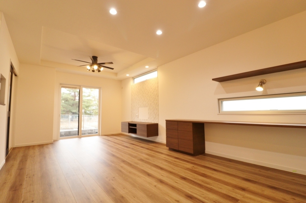 リビングに素敵なスタディースペースのあるおうち