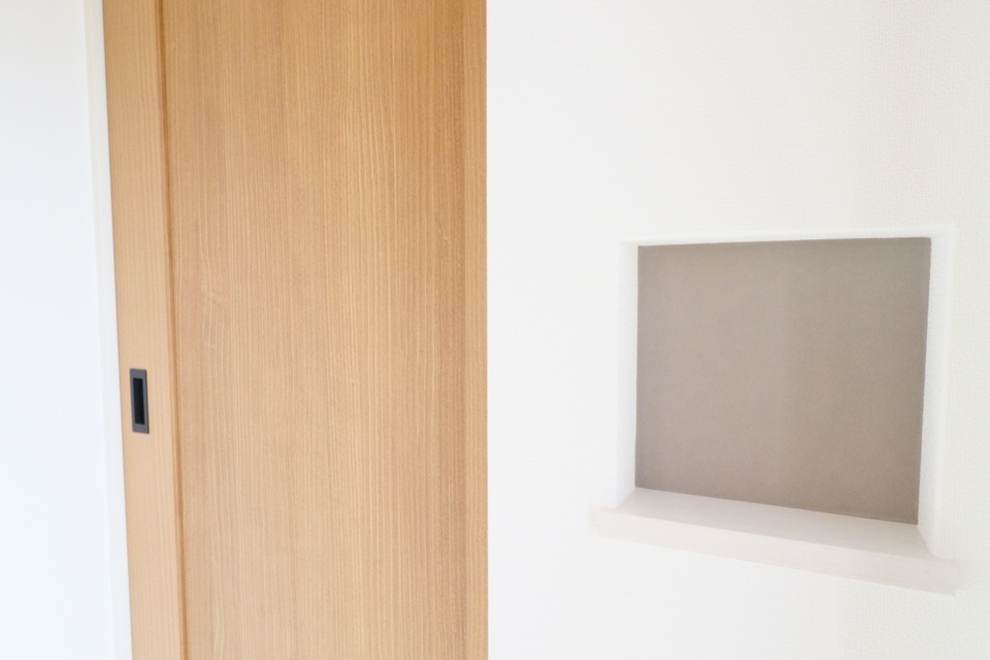 スケルトン階段×吹抜けで明るいリビング