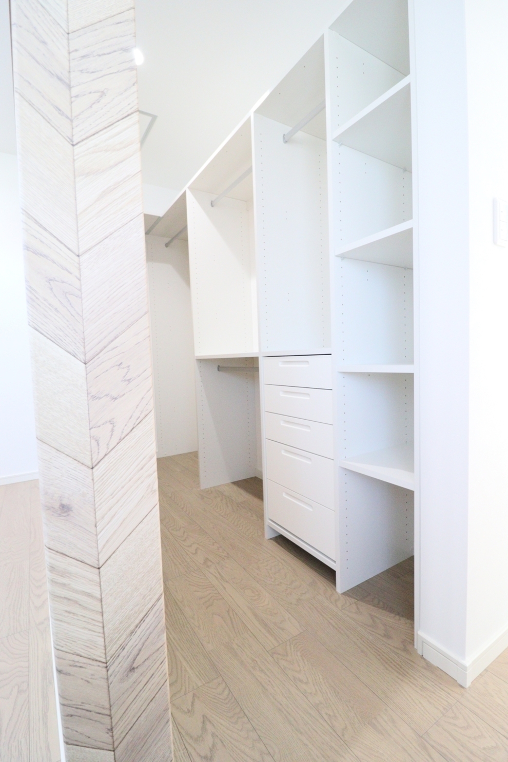 柔らかな光が差し込む家族が集うおうち