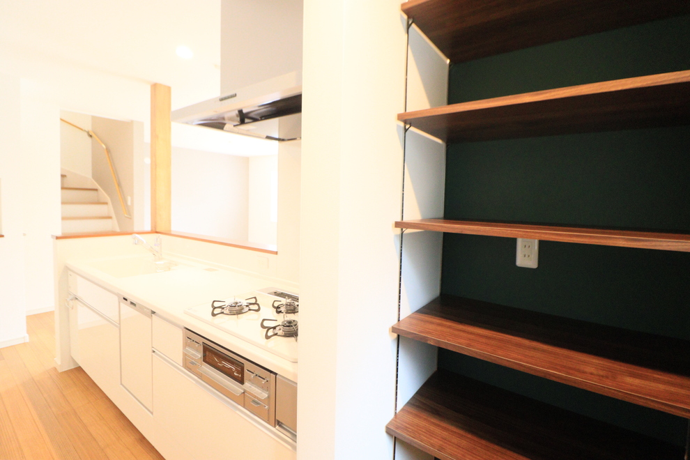 吹き抜けのあるリビングで心地よさの広がる空間