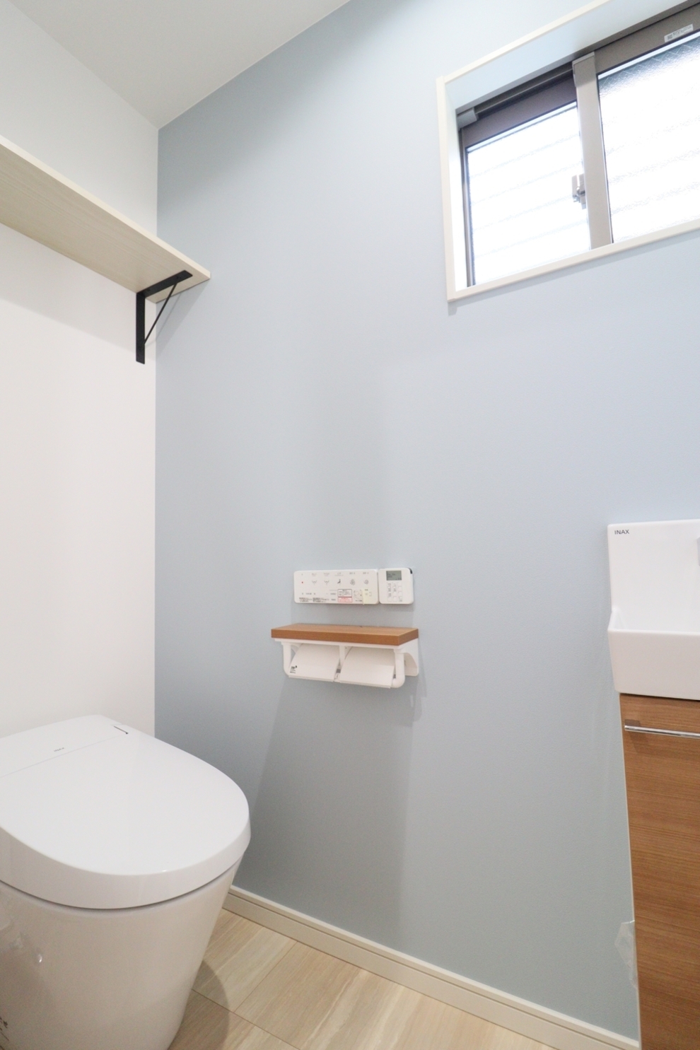 柔らかな光が差し込む家族が集うおうち