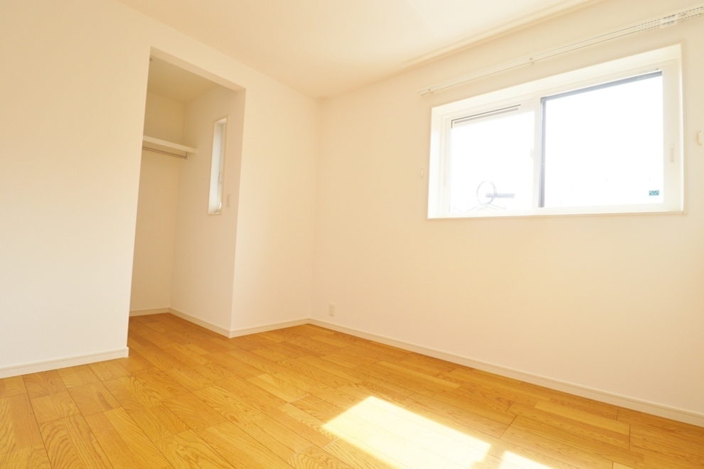 スケルトン階段×吹抜けで明るいリビング