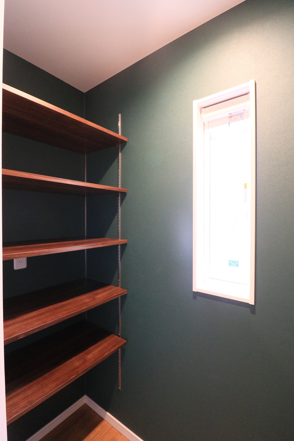 吹き抜けのあるリビングで心地よさの広がる空間