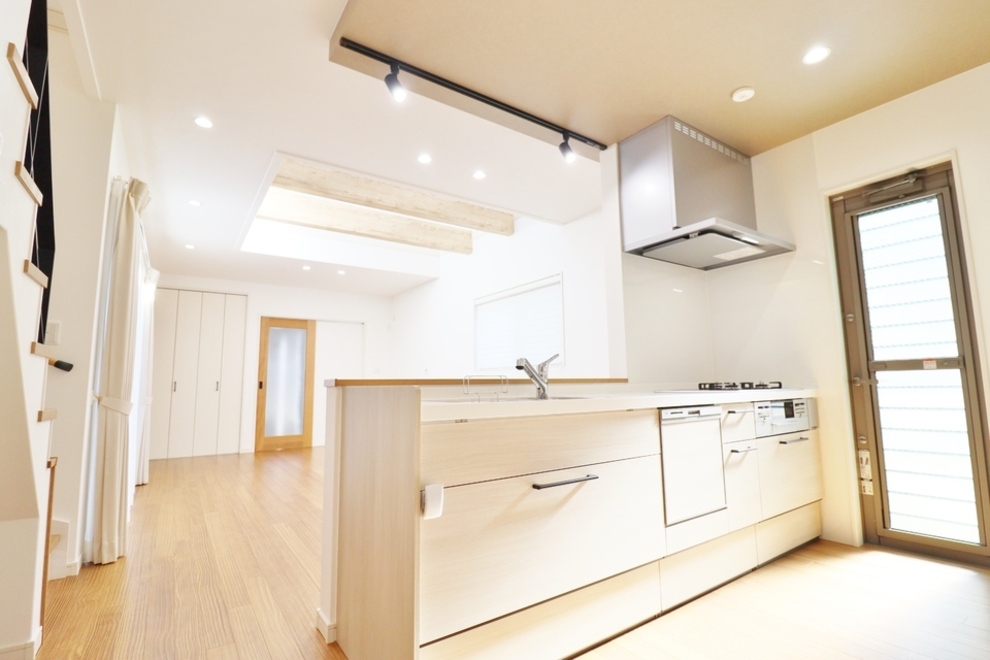 柔らかな光が差し込む家族が集うおうち