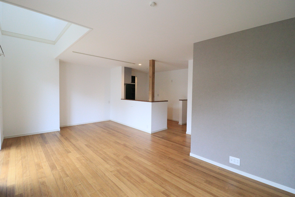 吹き抜けのあるリビングで心地よさの広がる空間