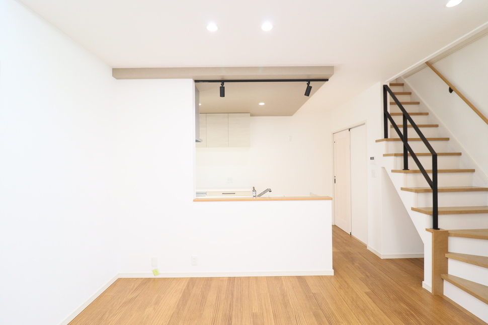 柔らかな光が差し込む家族が集うおうち