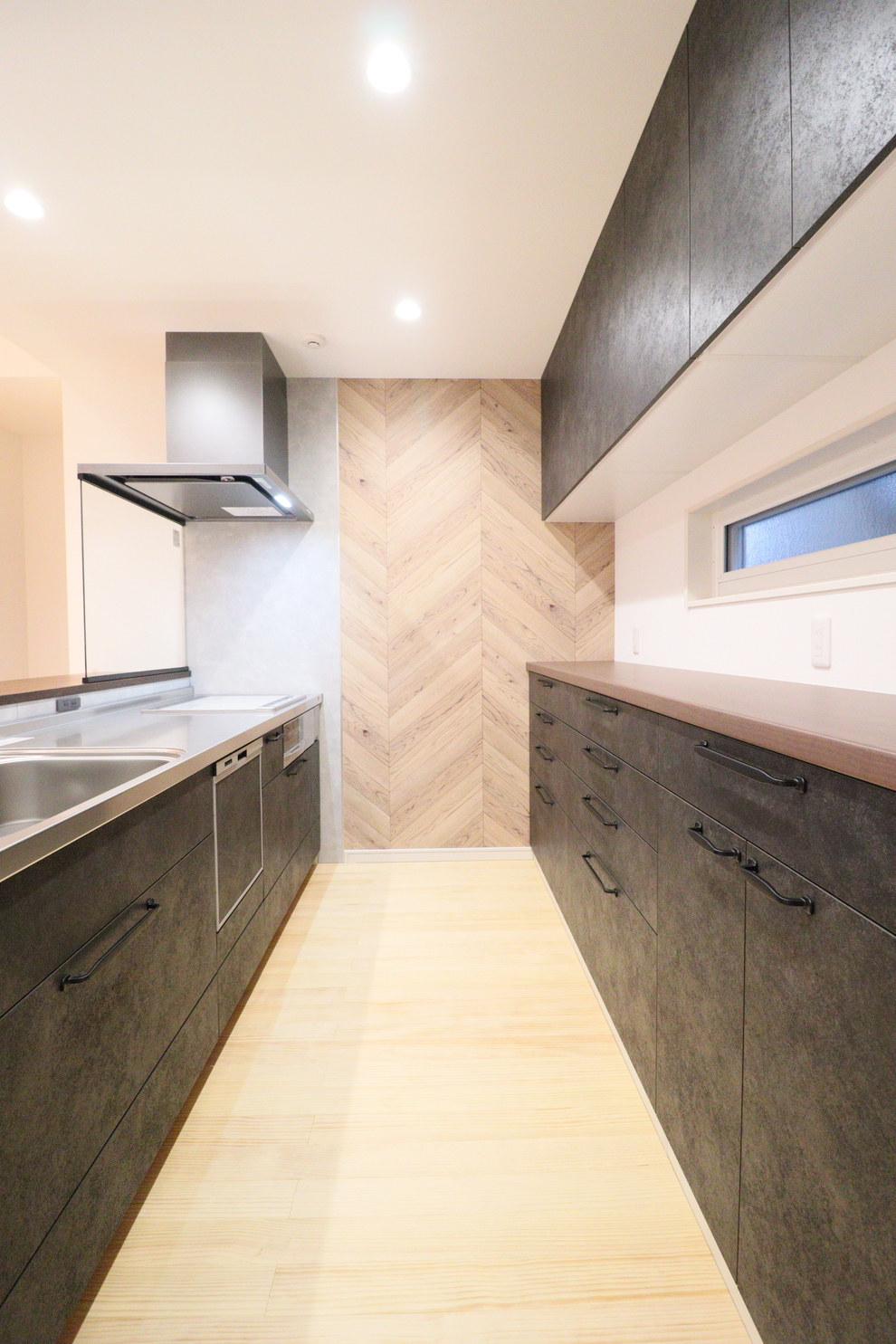 勾配天井で開放的なLDKが魅力のおうち