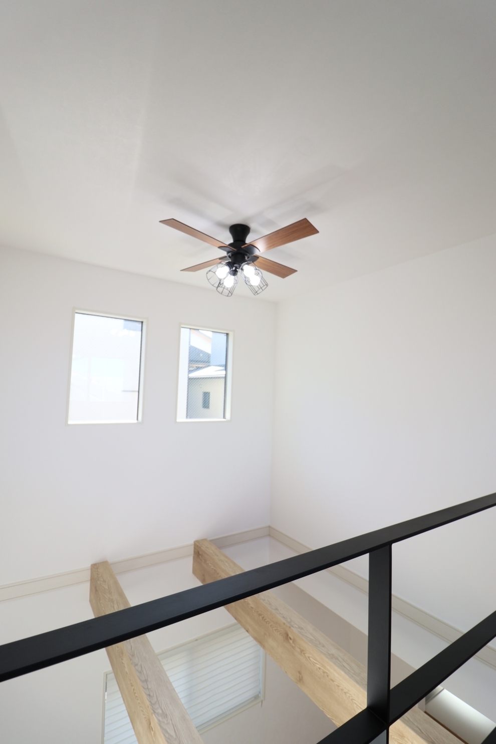 柔らかな光が差し込む家族が集うおうち