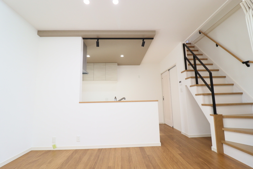 柔らかな光が差し込む家族が集うおうち