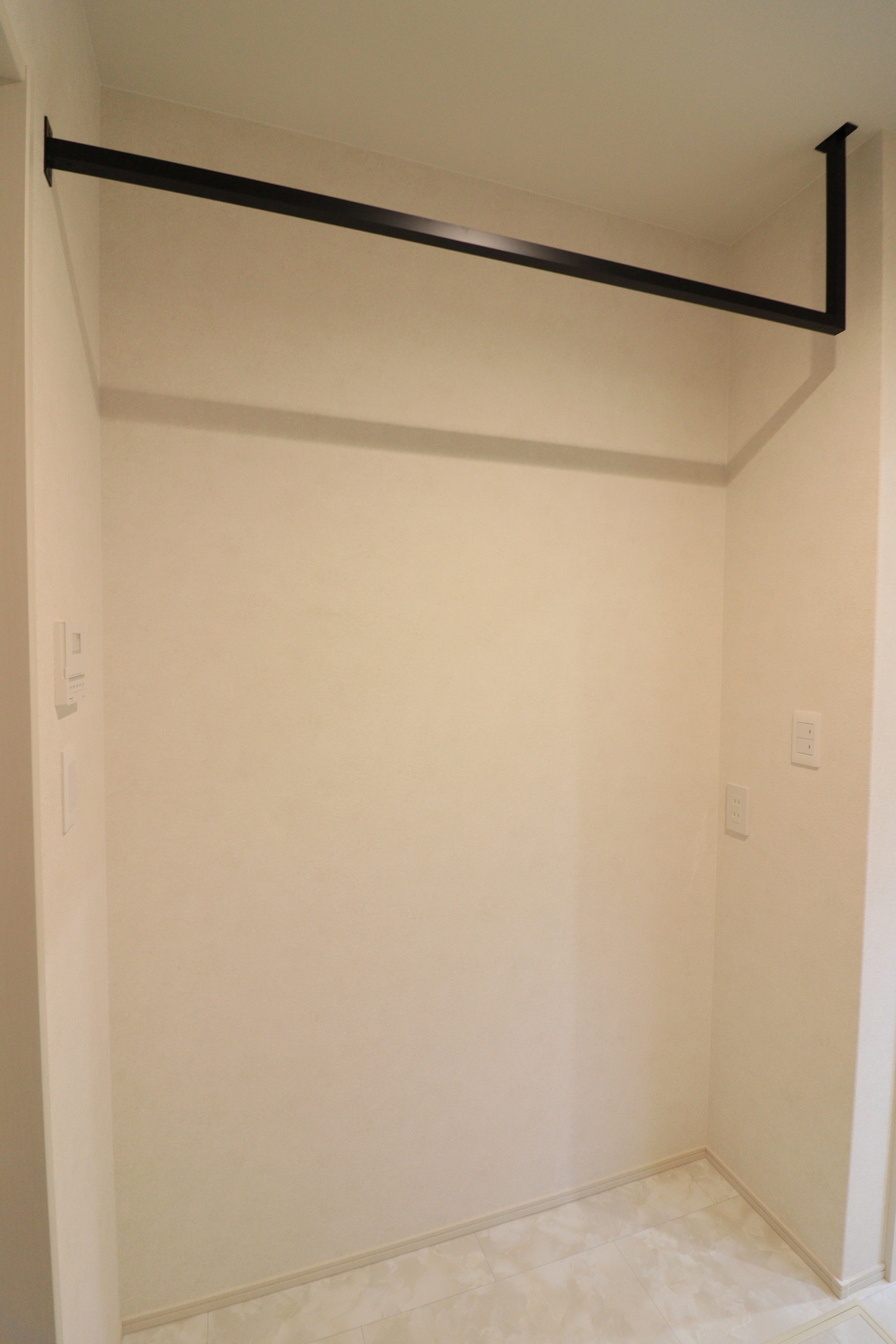 ベージュとホワイトが織りなす、やさしい灯りの住まい