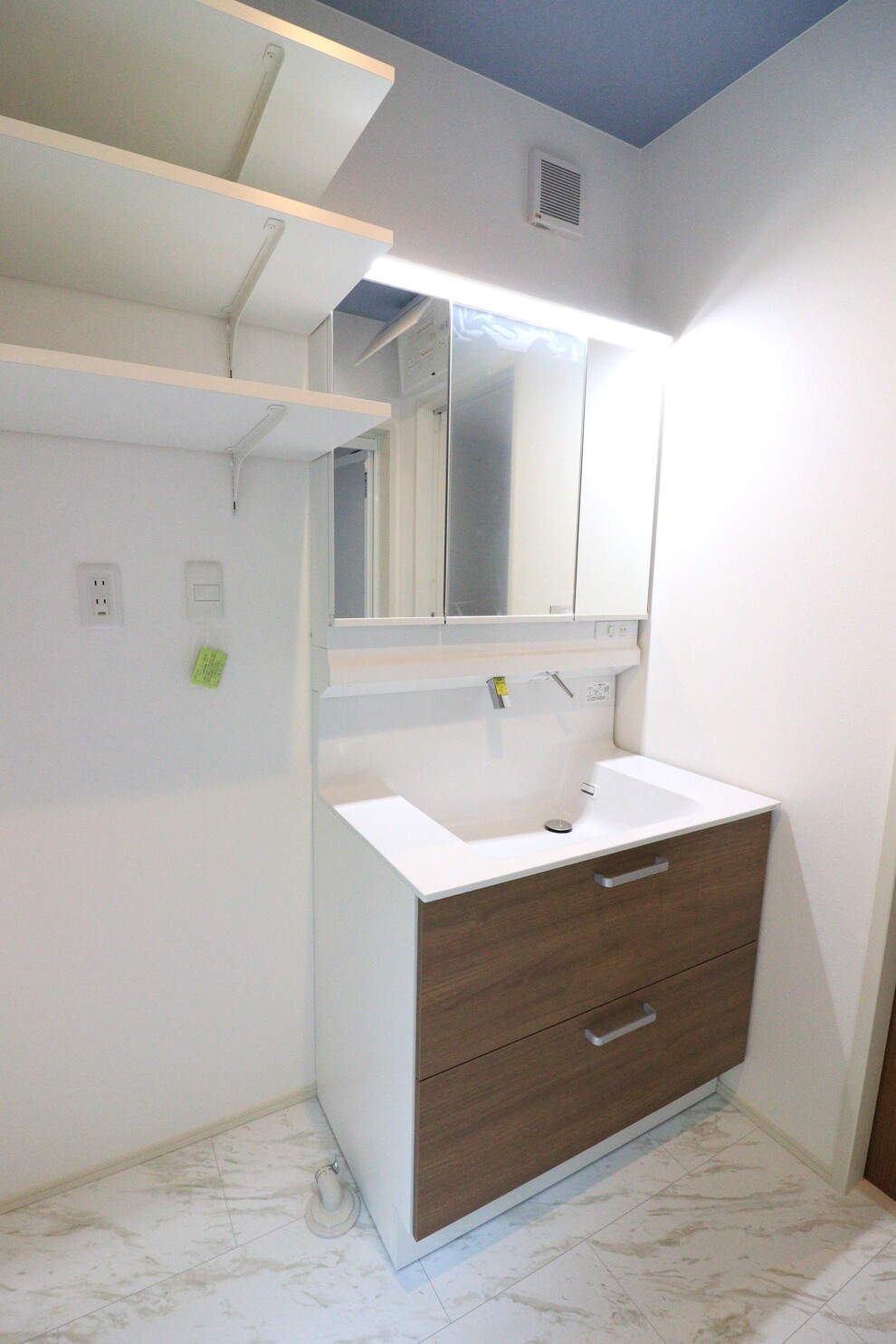 白を基調としたアクセントカラーにこだわった素敵なおうち