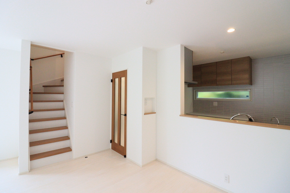 白を基調としたアクセントカラーにこだわった素敵なおうち