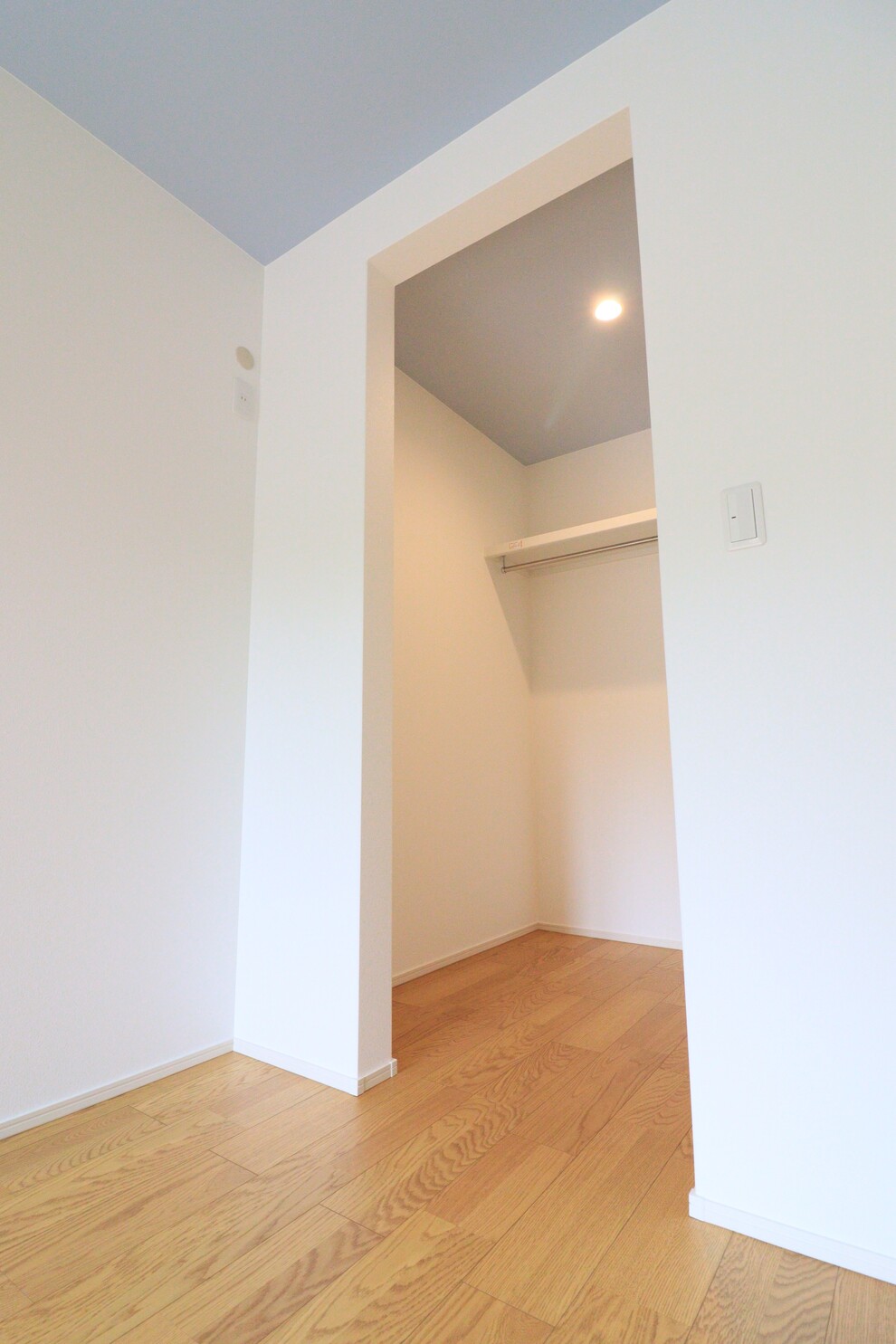 白を基調としたアクセントカラーにこだわった素敵なおうち