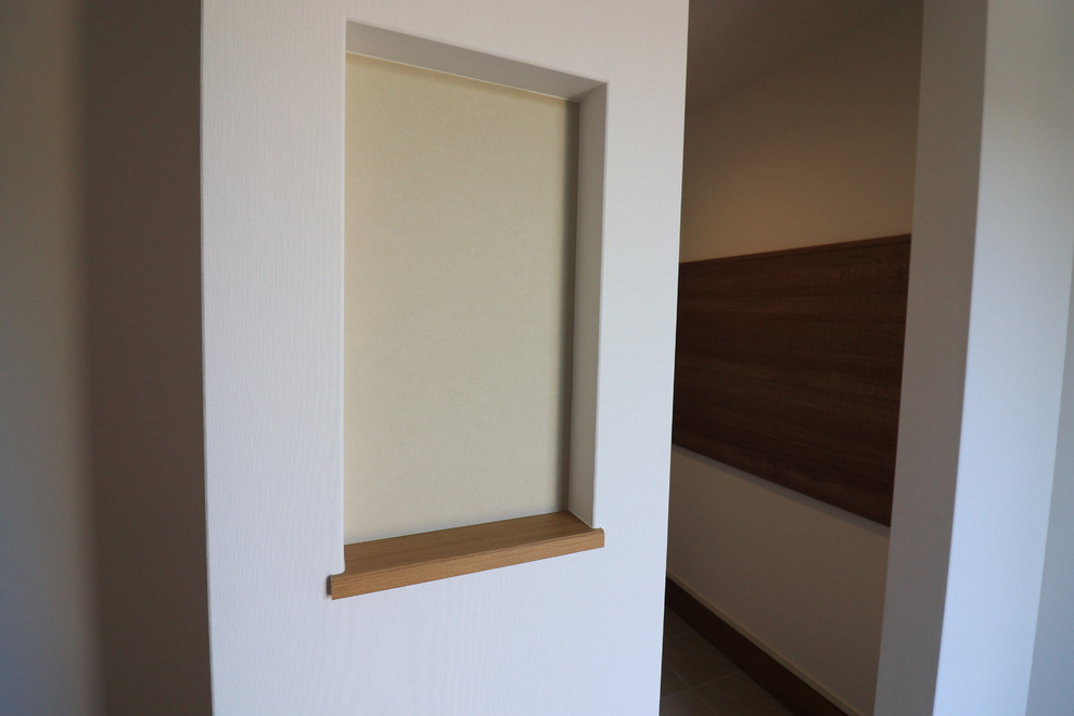 折下げ天井と間接照明が魅せる、くつろぎのLDK