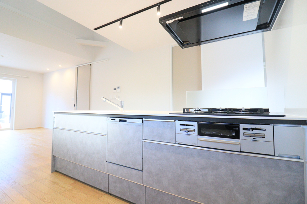 フラットキッチンのある解放感あふれるLDK