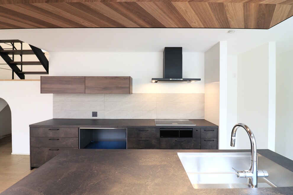 吹き抜けとロジアがつくる開放感あふれる住まい