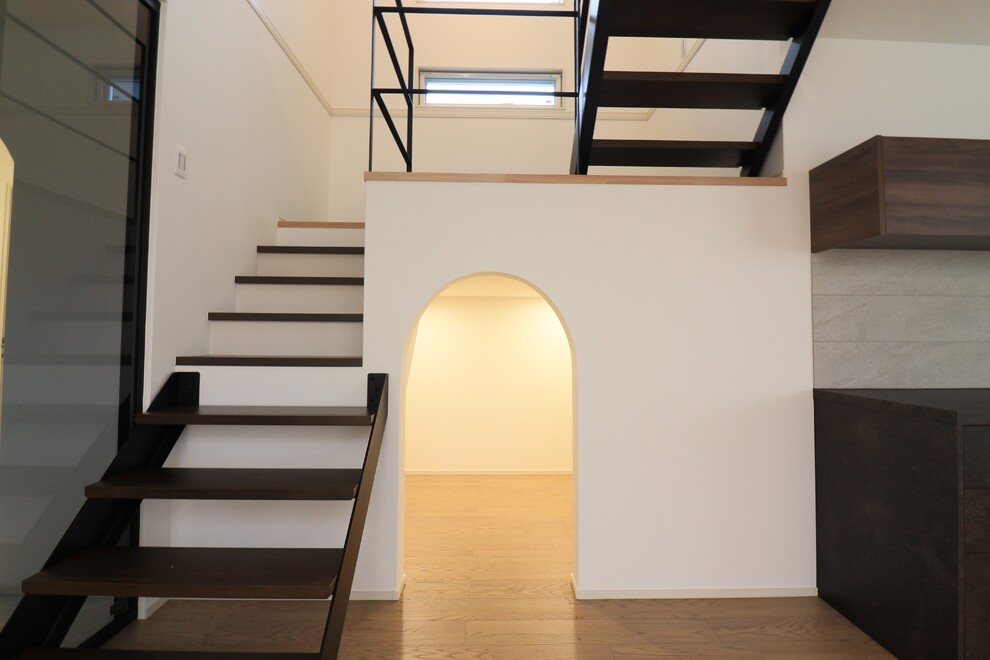 吹き抜けとロジアがつくる開放感あふれる住まい