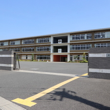 【教育】精華台中学校：徒歩6分（約450ｍ）