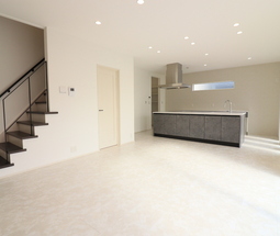 石目調フロアが魅せる上質な住まい