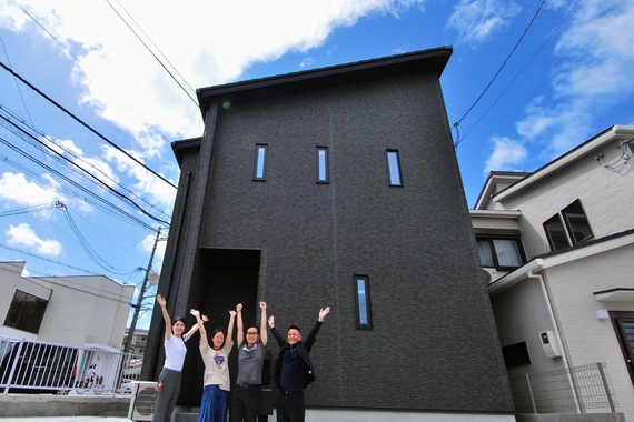 気持ちの良い無垢の床がお気に入りです♪