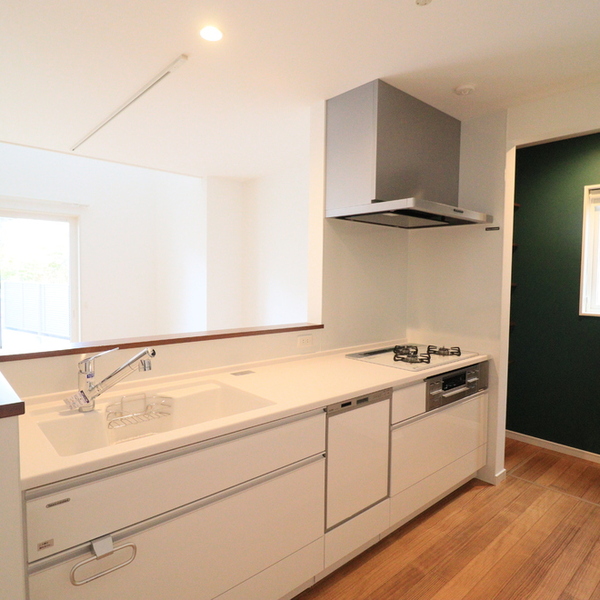 吹き抜けのあるリビングで心地よさの広がる空間