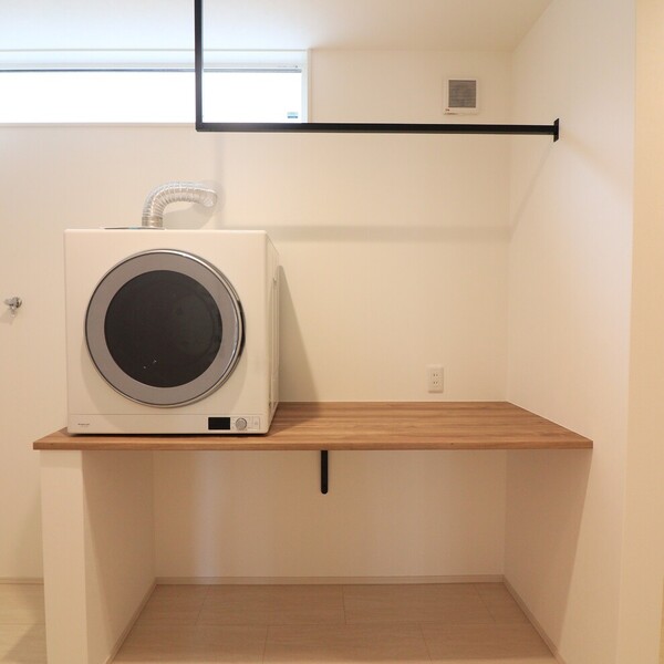 無垢床のぬくもりと白の上品さが調和する家