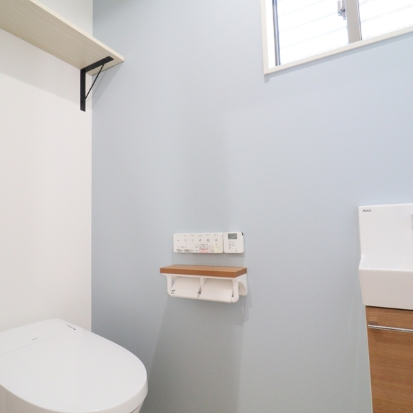 柔らかな光が差し込む家族が集うおうち