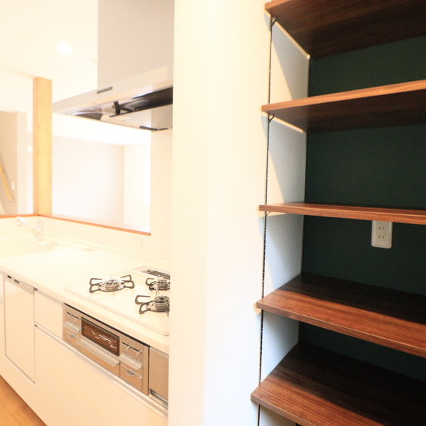 吹き抜けのあるリビングで心地よさの広がる空間