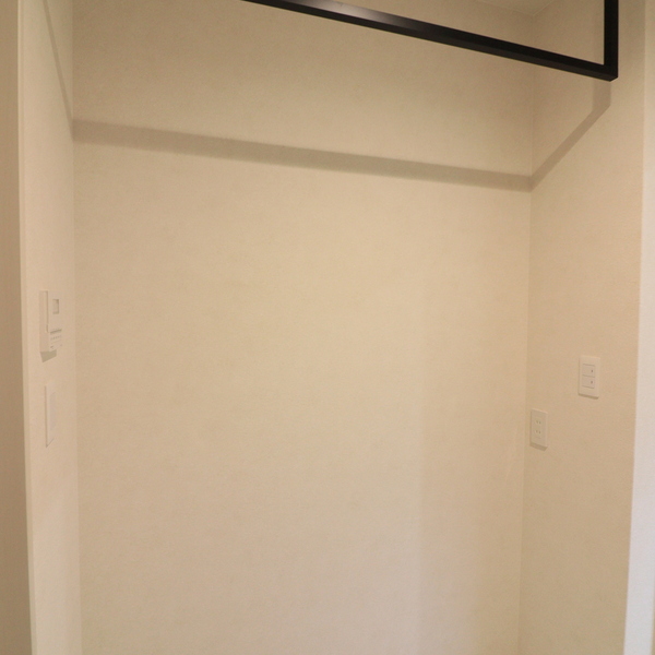 ベージュとホワイトが織りなす、やさしい灯りの住まい