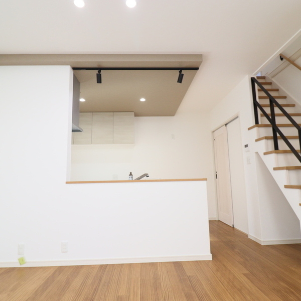 柔らかな光が差し込む家族が集うおうち