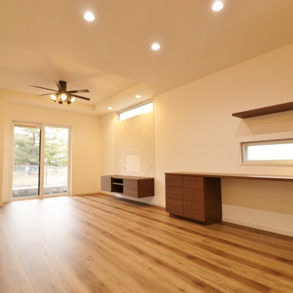 リビングに素敵なスタディースペースのあるおうち