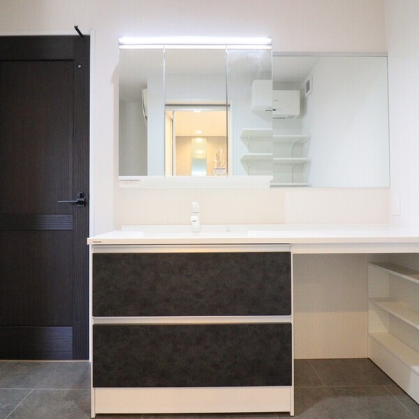 フラットキッチンのある解放感あふれるLDK