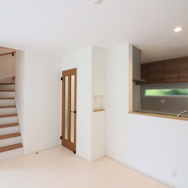 白を基調としたアクセントカラーにこだわった素敵なおうち