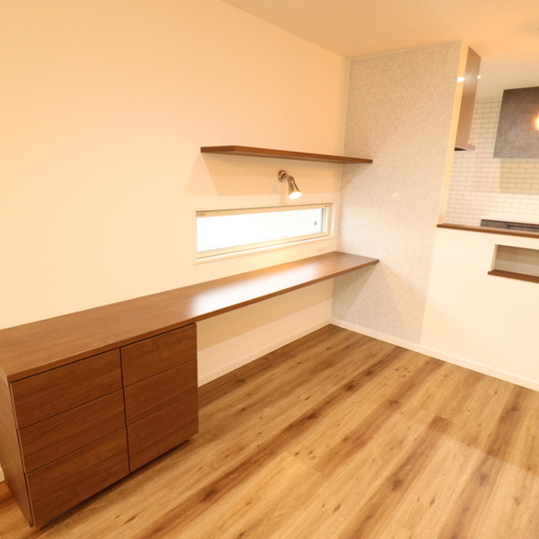 リビングに素敵なスタディースペースのあるおうち