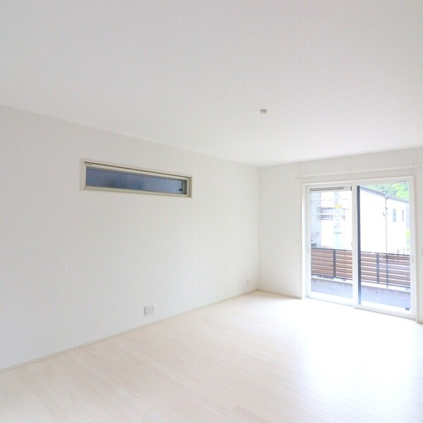 白を基調としたアクセントカラーにこだわった素敵なおうち