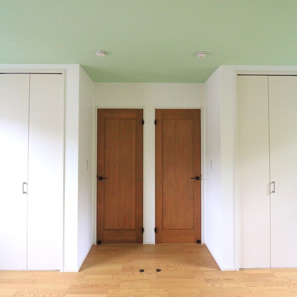 白を基調としたアクセントカラーにこだわった素敵なおうち