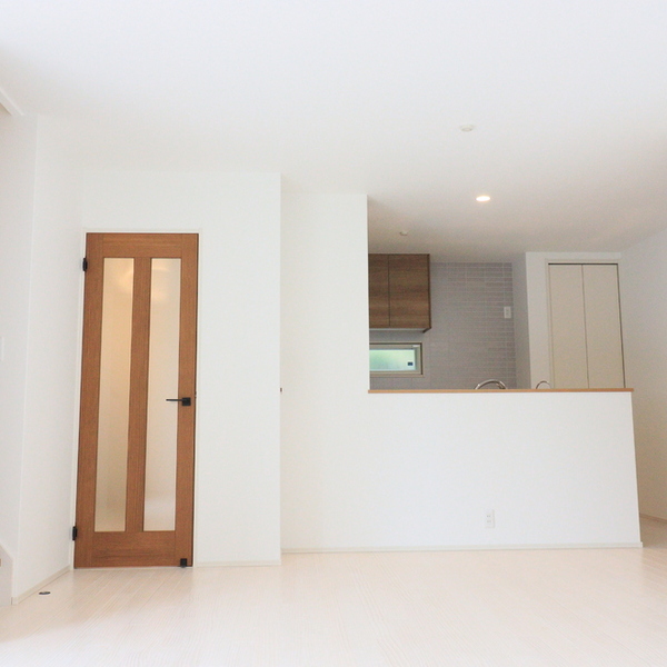 白を基調としたアクセントカラーにこだわった素敵なおうち