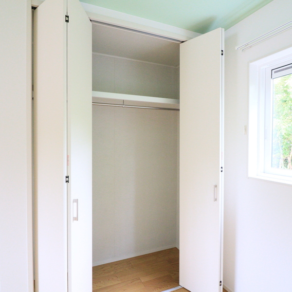 白を基調としたアクセントカラーにこだわった素敵なおうち