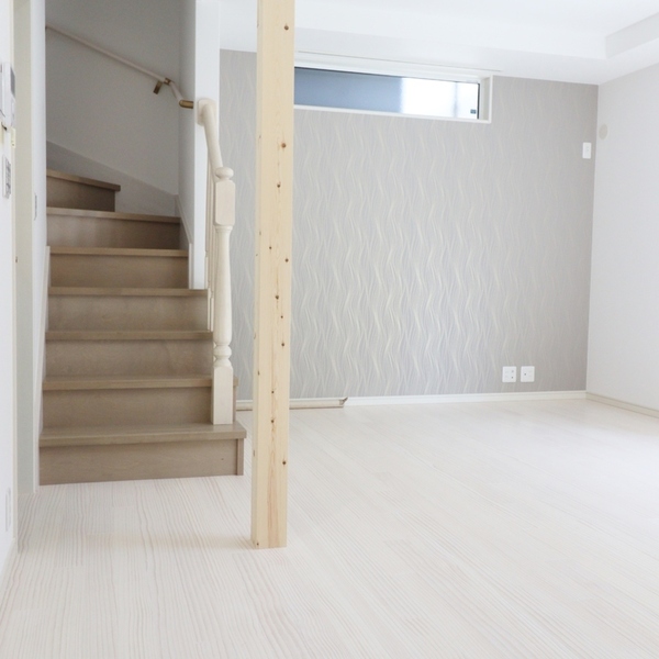 淡いカラーと木との良い関係