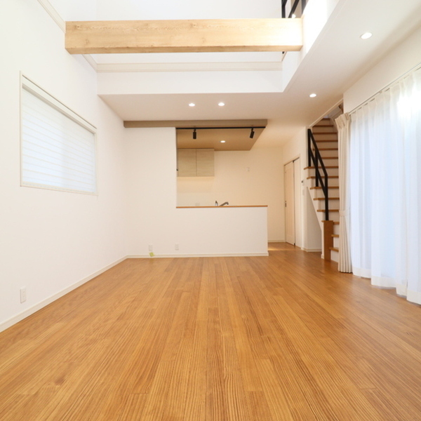 柔らかな光が差し込む家族が集うおうち