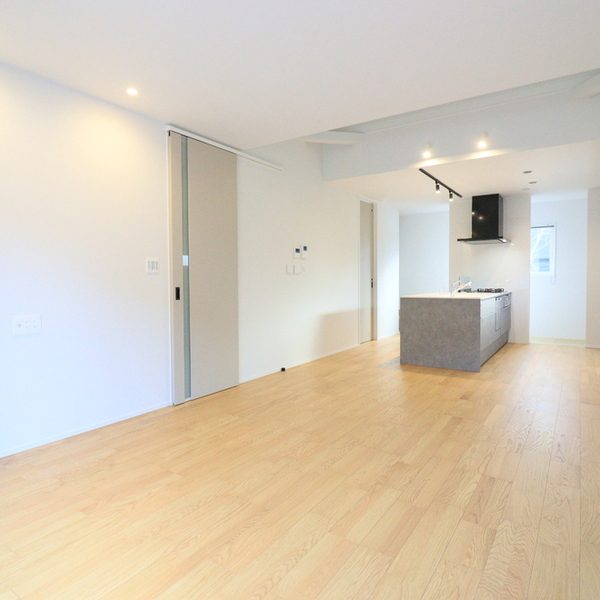 フラットキッチンのある解放感あふれるLDK