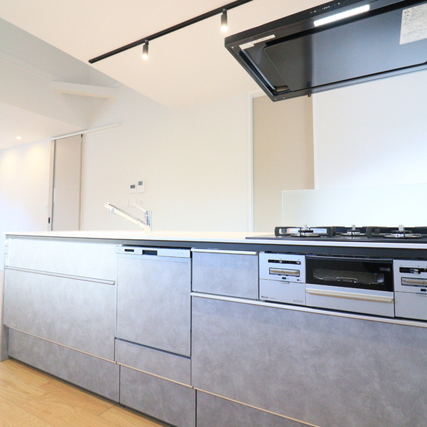 フラットキッチンのある解放感あふれるLDK