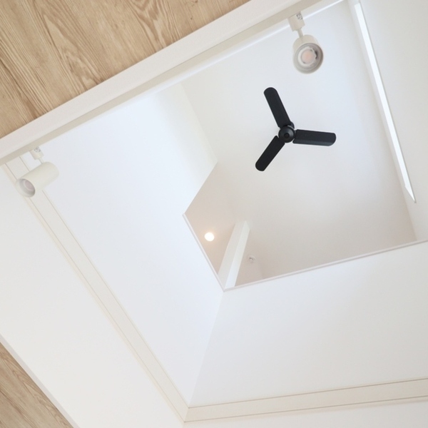 キッチンから和ダイニングに繋がるおうち