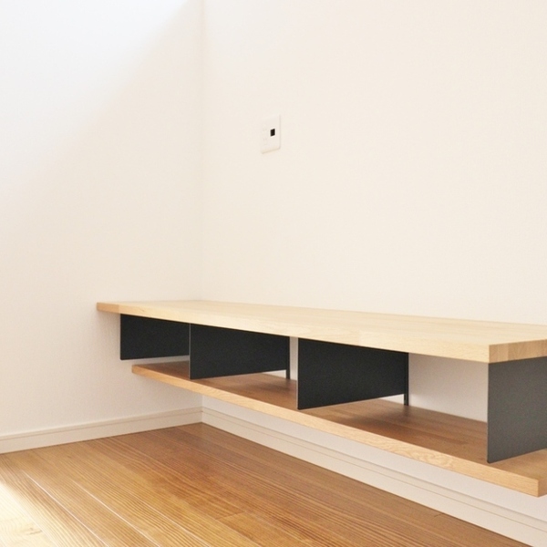 スケルトン階段×吹抜けで明るいリビング