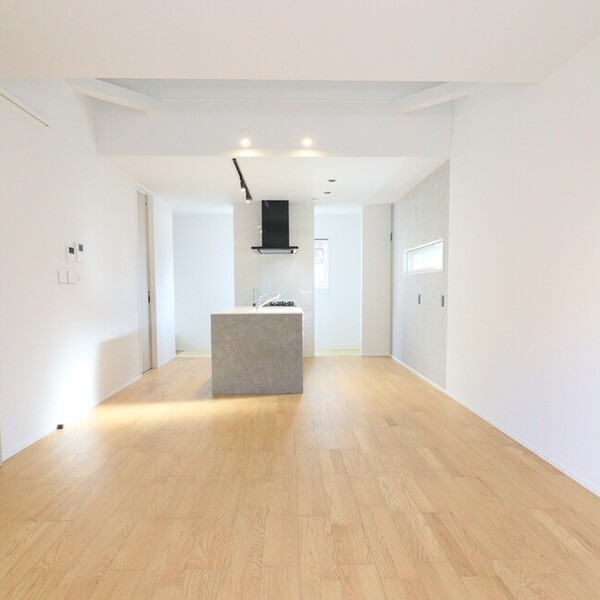 フラットキッチンのある解放感あふれるLDK