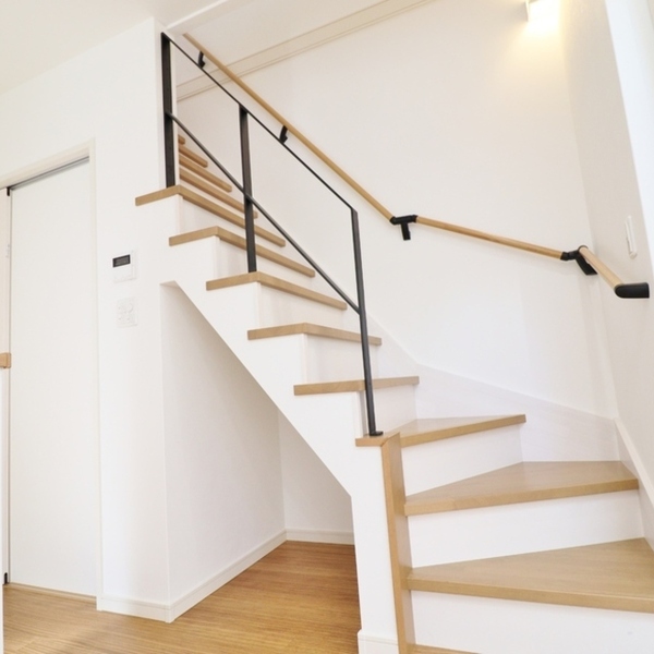 柔らかな光が差し込む家族が集うおうち